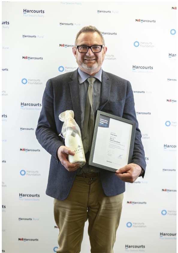Ferg Spain receiving a Harcourts Four Seasons award